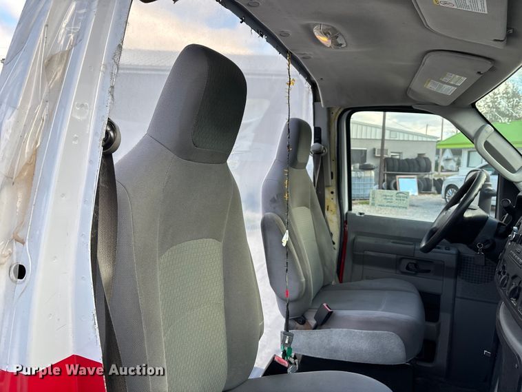 image for item DW7317 2016 Ford E450 van cab and chassis