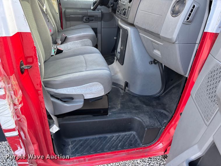 image for item DW7317 2016 Ford E450 van cab and chassis