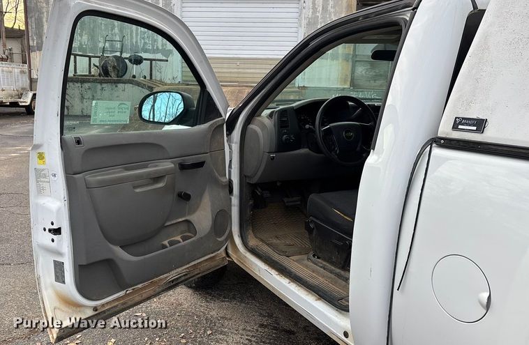 image for item DW7332 2012 Chevrolet Silverado 1500 pickup truck