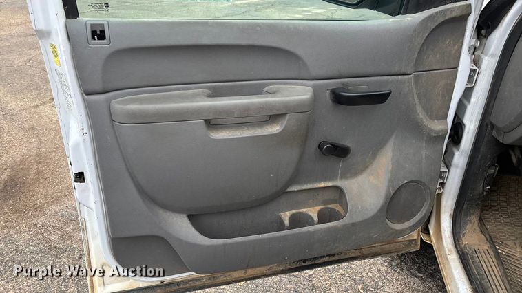 image for item DW7332 2012 Chevrolet Silverado 1500 pickup truck