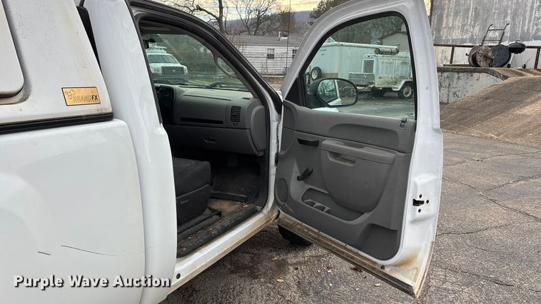 image for item DW7332 2012 Chevrolet Silverado 1500 pickup truck