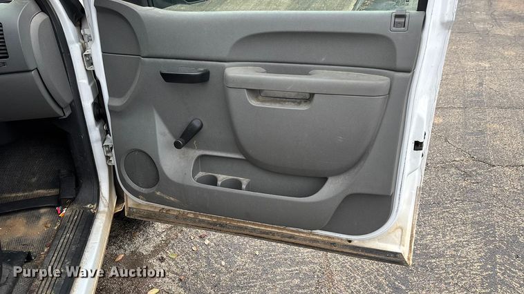 image for item DW7332 2012 Chevrolet Silverado 1500 pickup truck