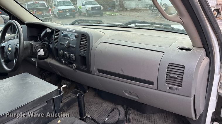 image for item DW7332 2012 Chevrolet Silverado 1500 pickup truck