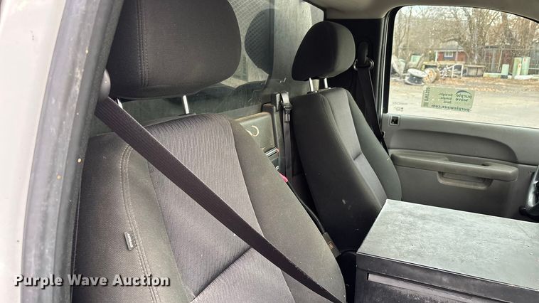 image for item DW7332 2012 Chevrolet Silverado 1500 pickup truck