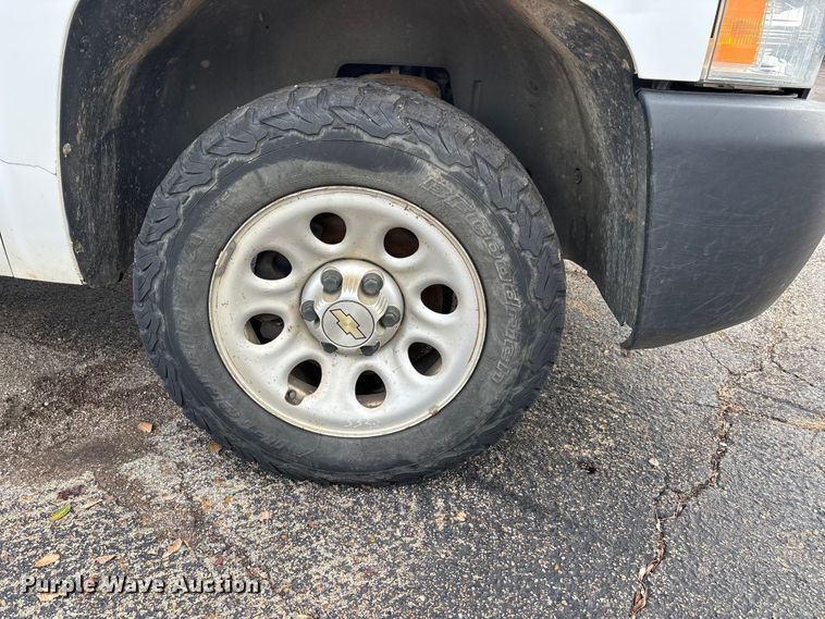 image for item DW7332 2012 Chevrolet Silverado 1500 pickup truck