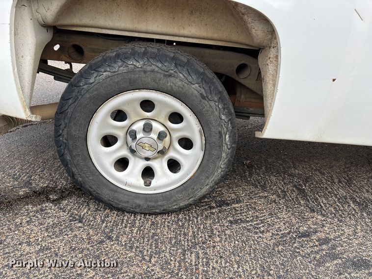 image for item DW7332 2012 Chevrolet Silverado 1500 pickup truck