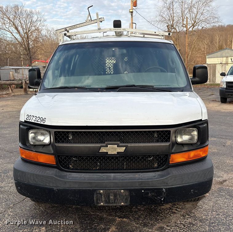 image for item DW7333 2017 Chevrolet Express 2500 van