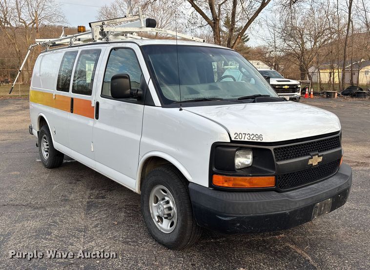 image for item DW7333 2017 Chevrolet Express 2500 van