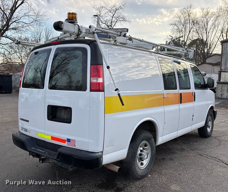 image for item DW7333 2017 Chevrolet Express 2500 van