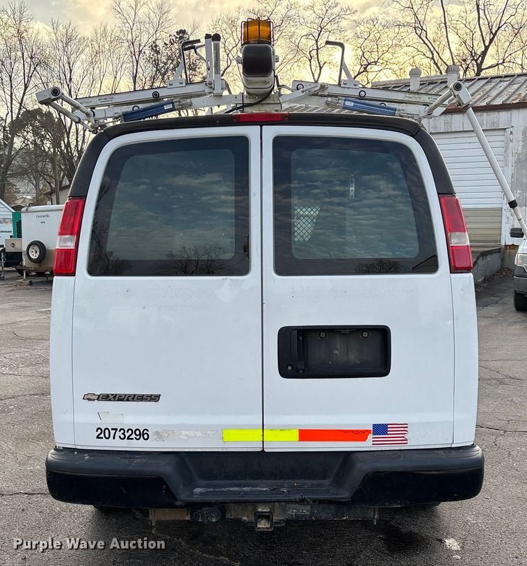 image for item DW7333 2017 Chevrolet Express 2500 van