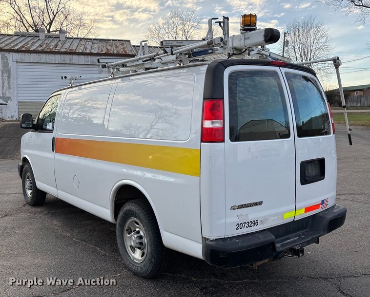 image for item DW7333 2017 Chevrolet Express 2500 van
