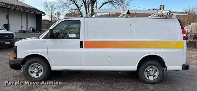 image for item DW7333 2017 Chevrolet Express 2500 van