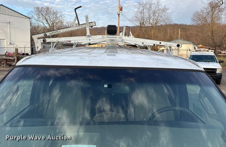 image for item DW7333 2017 Chevrolet Express 2500 van