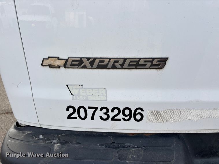 image for item DW7333 2017 Chevrolet Express 2500 van