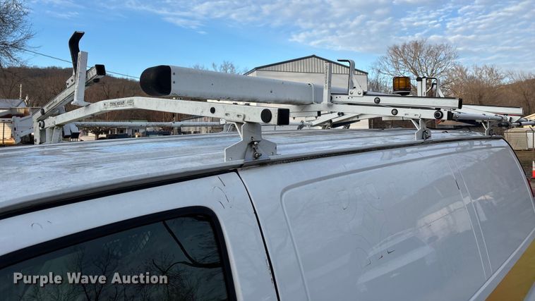 image for item DW7333 2017 Chevrolet Express 2500 van