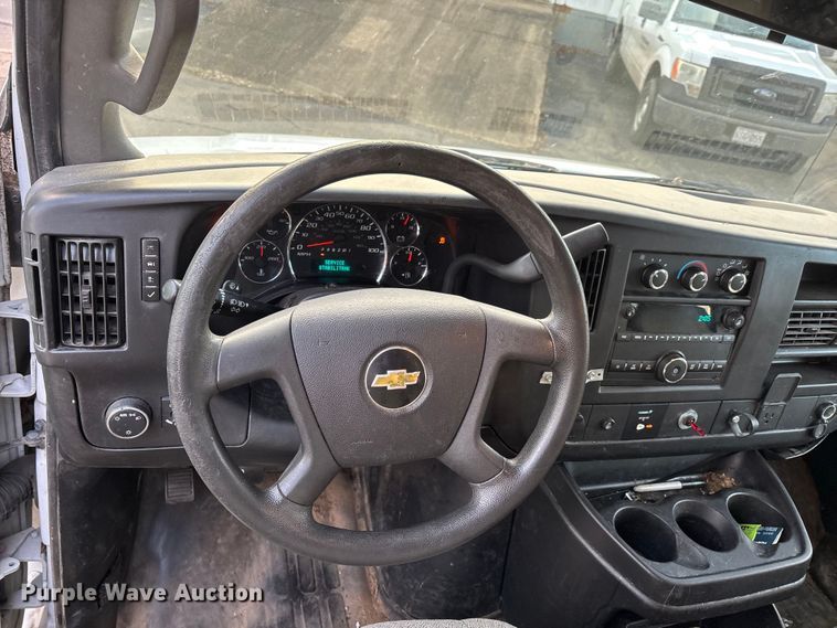 image for item DW7333 2017 Chevrolet Express 2500 van