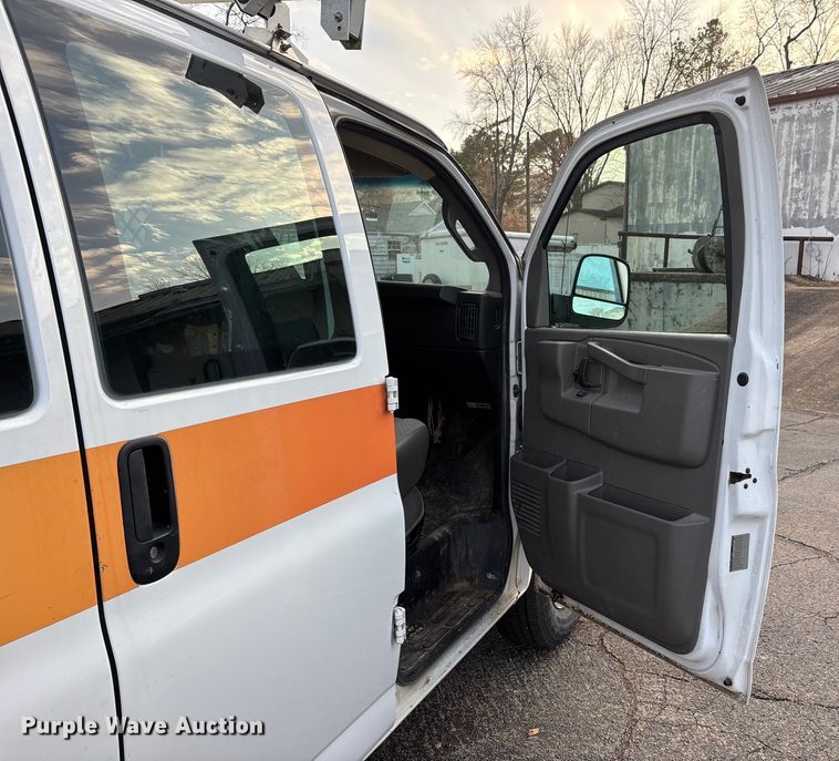 image for item DW7333 2017 Chevrolet Express 2500 van