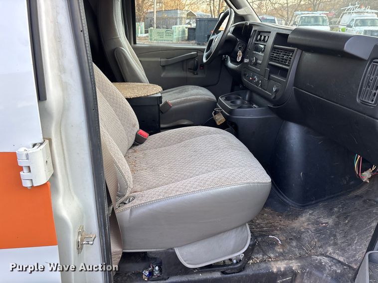 image for item DW7333 2017 Chevrolet Express 2500 van