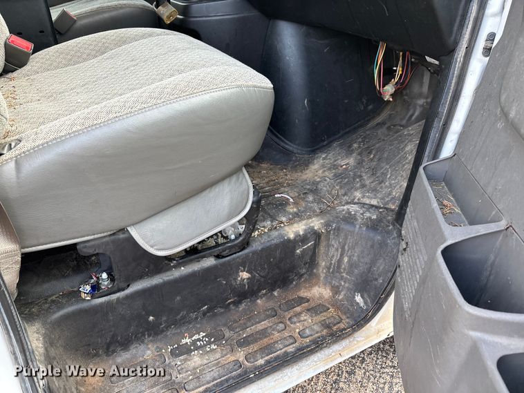 image for item DW7333 2017 Chevrolet Express 2500 van