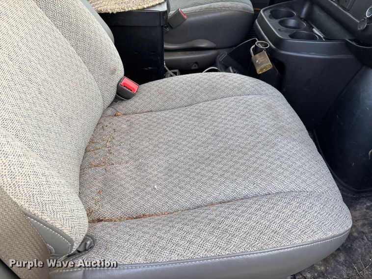 image for item DW7333 2017 Chevrolet Express 2500 van