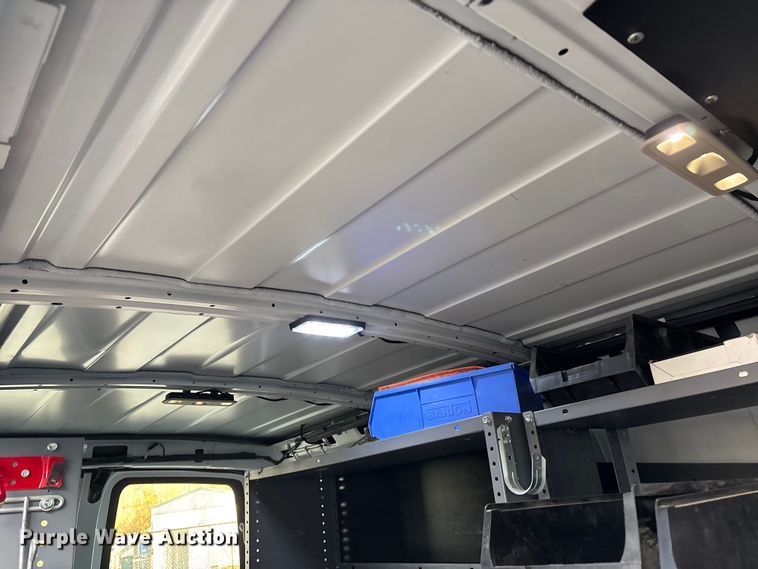 image for item DW7333 2017 Chevrolet Express 2500 van