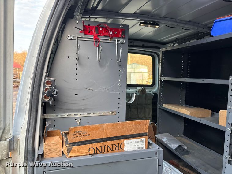 image for item DW7333 2017 Chevrolet Express 2500 van