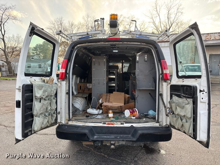 image for item DW7333 2017 Chevrolet Express 2500 van