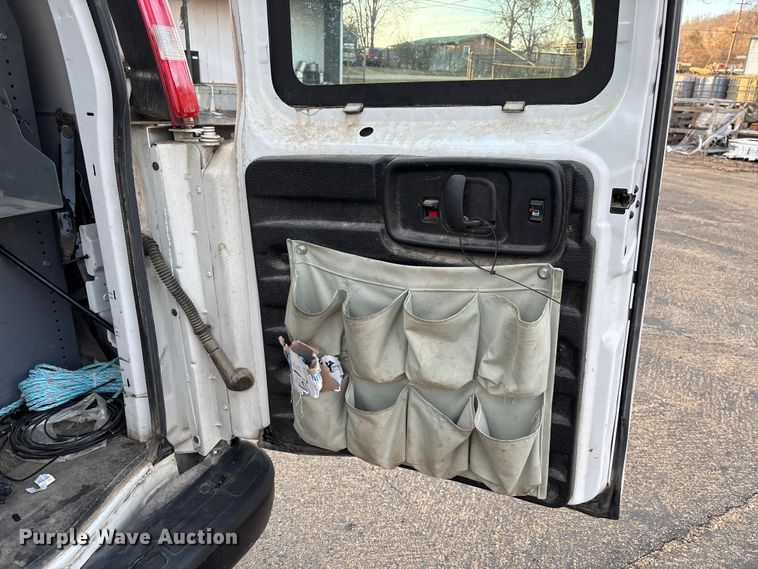 image for item DW7333 2017 Chevrolet Express 2500 van