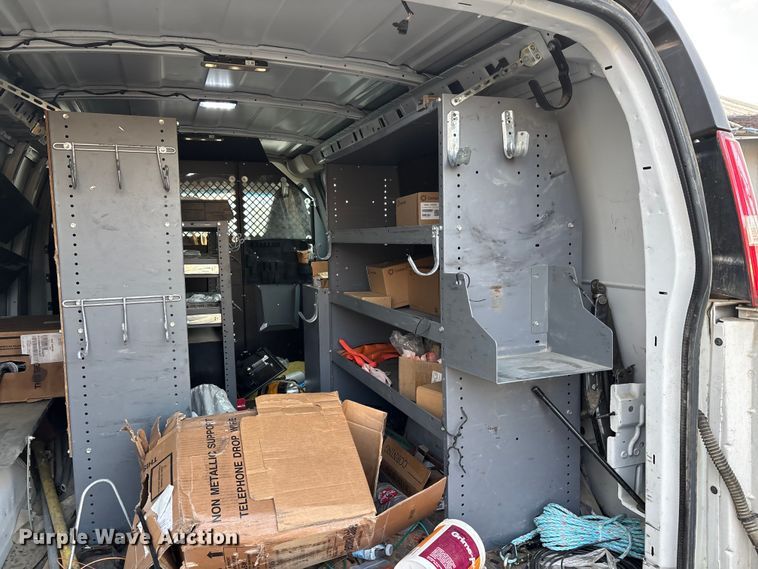 image for item DW7333 2017 Chevrolet Express 2500 van