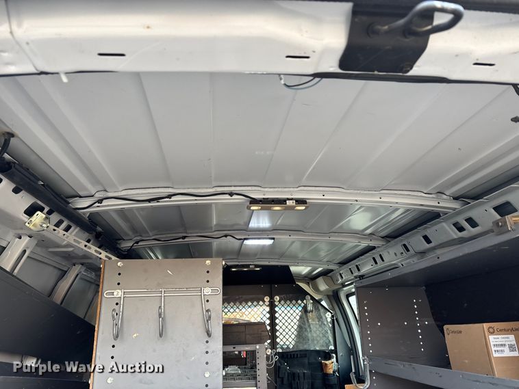 image for item DW7333 2017 Chevrolet Express 2500 van