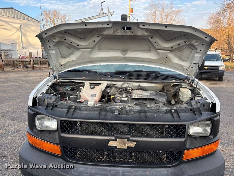 image for item DW7333 2017 Chevrolet Express 2500 van