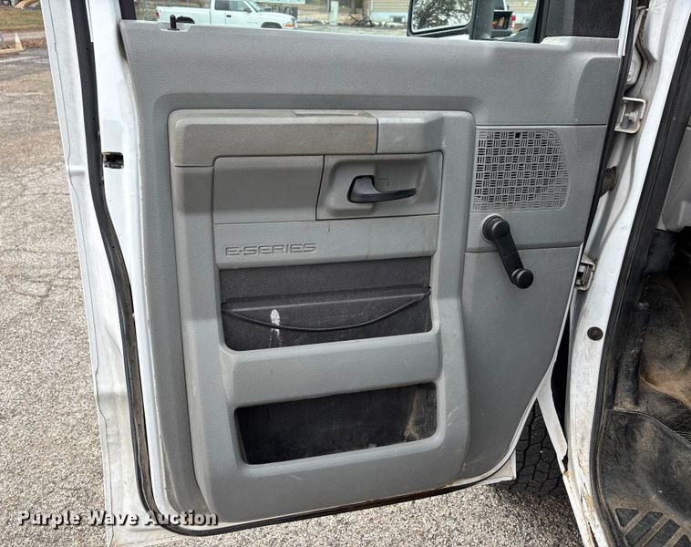 image for item DW7335 2012 Ford E250 van