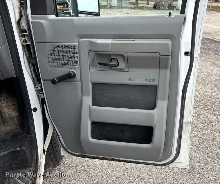 image for item DW7335 2012 Ford E250 van