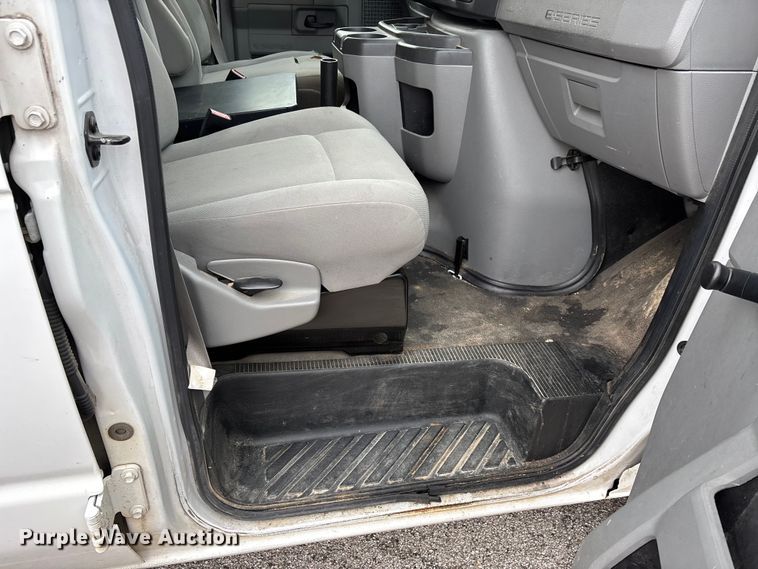 image for item DW7335 2012 Ford E250 van