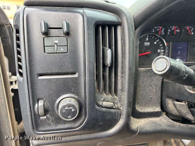 image for item DW7336 2015 Chevrolet Silverado pickup truck