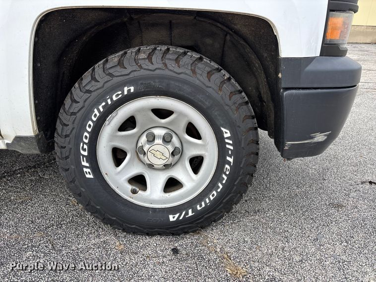 image for item DW7336 2015 Chevrolet Silverado pickup truck