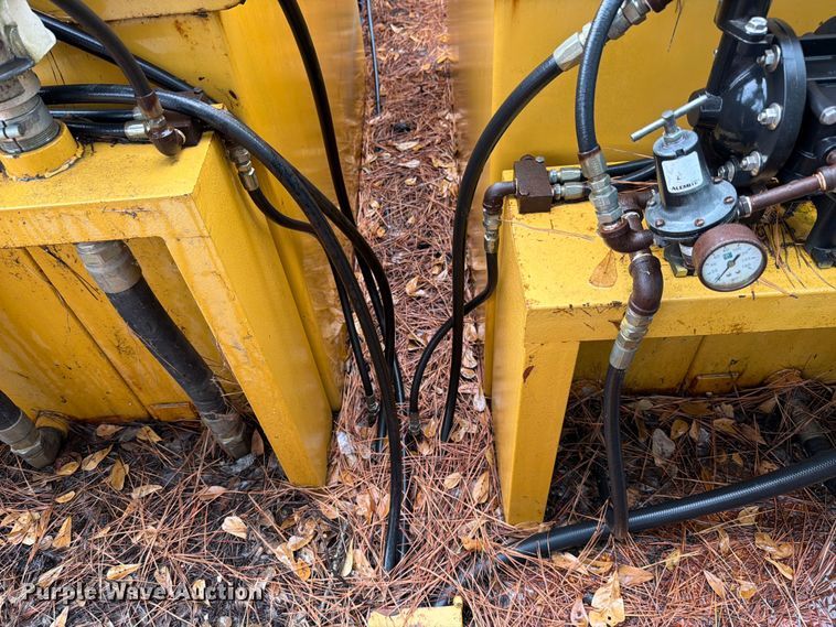 image for item DX5904 Roll off fuel and lube skid