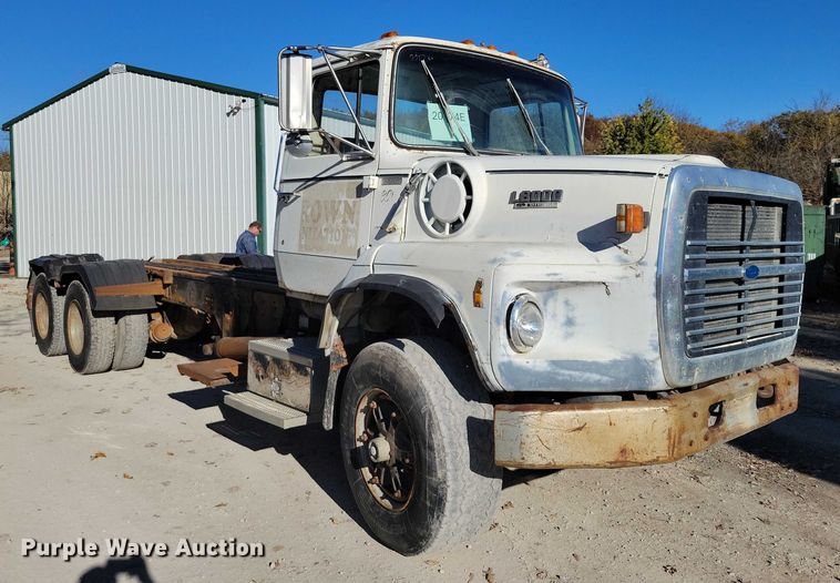 image for item DX6602 1988 Ford L8000 truck cab and chassis