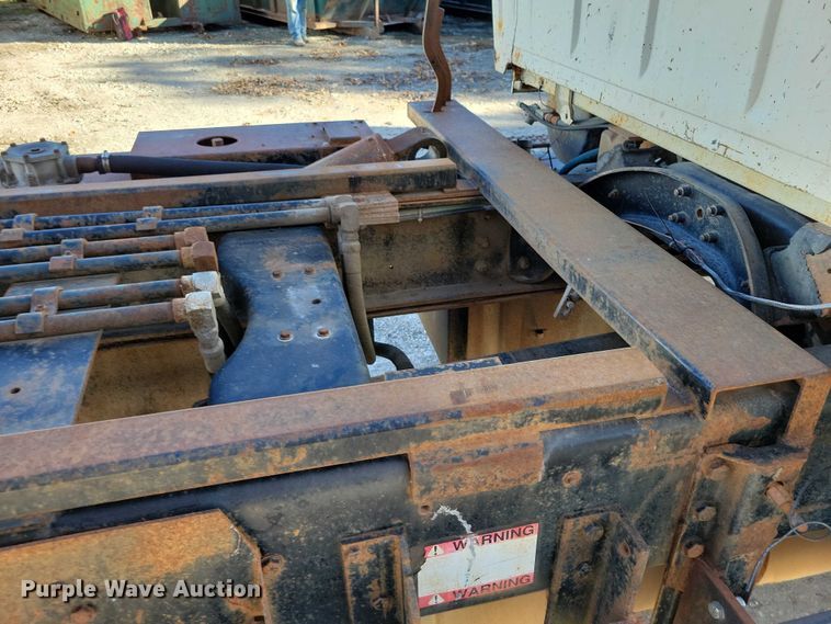 image for item DX6602 1988 Ford L8000 truck cab and chassis