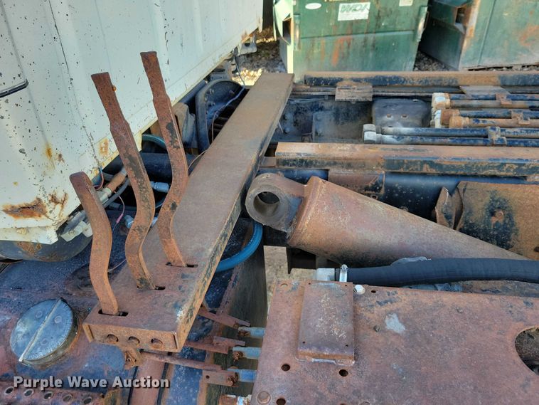 image for item DX6602 1988 Ford L8000 truck cab and chassis