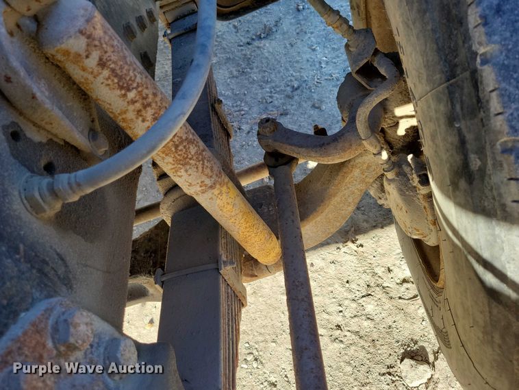 image for item DX6602 1988 Ford L8000 truck cab and chassis