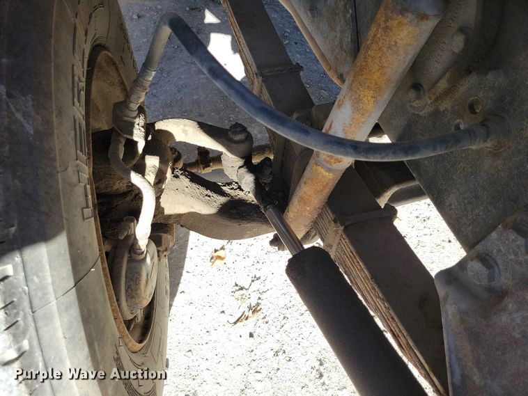 image for item DX6602 1988 Ford L8000 truck cab and chassis