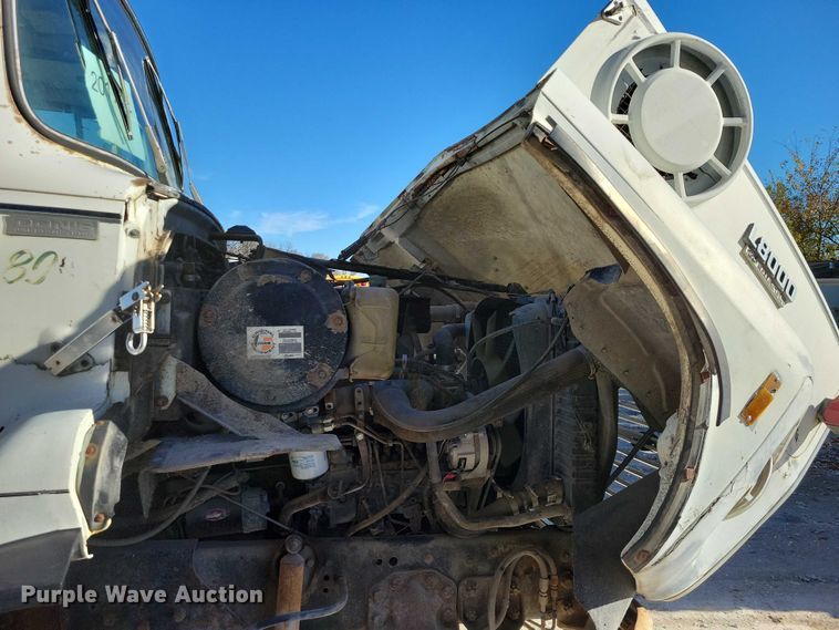 image for item DX6602 1988 Ford L8000 truck cab and chassis