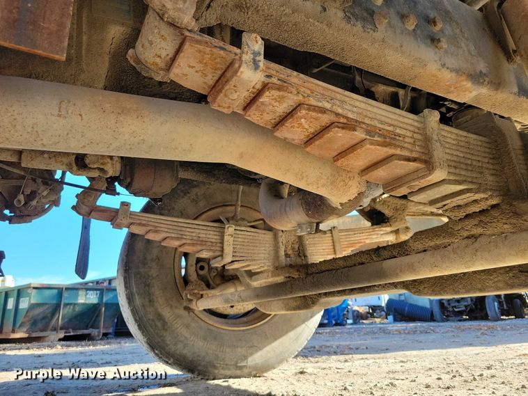 image for item DX6602 1988 Ford L8000 truck cab and chassis