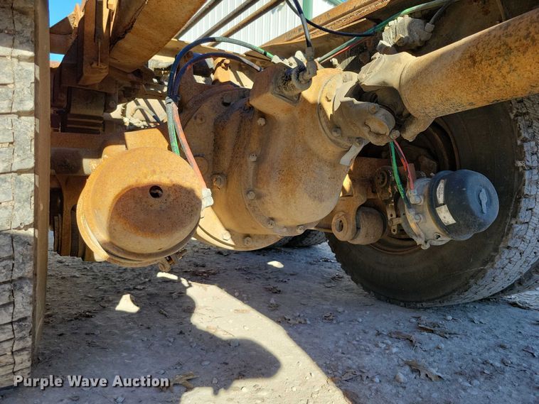 image for item DX6602 1988 Ford L8000 truck cab and chassis