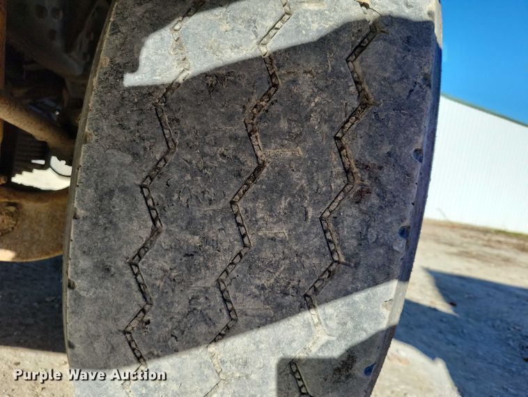 image for item DX6602 1988 Ford L8000 truck cab and chassis