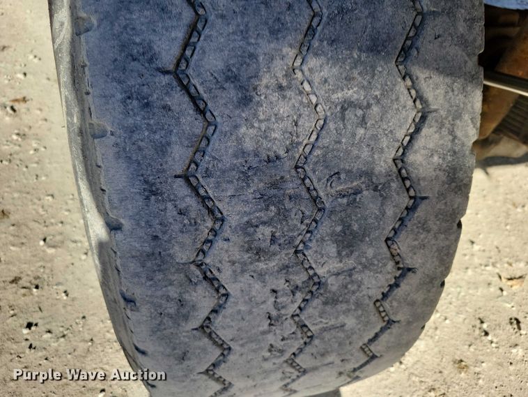 image for item DX6602 1988 Ford L8000 truck cab and chassis