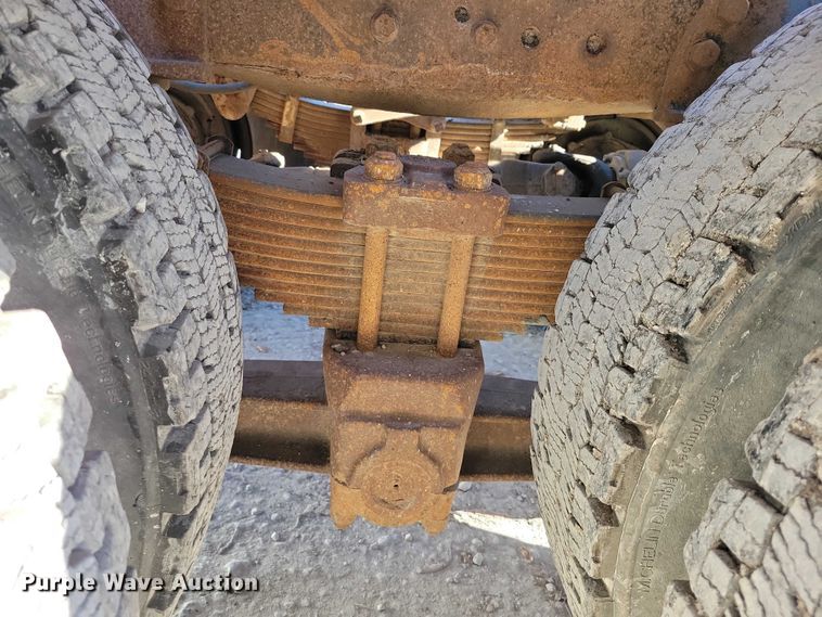 image for item DX6602 1988 Ford L8000 truck cab and chassis