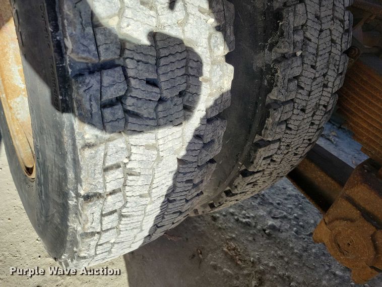 image for item DX6602 1988 Ford L8000 truck cab and chassis