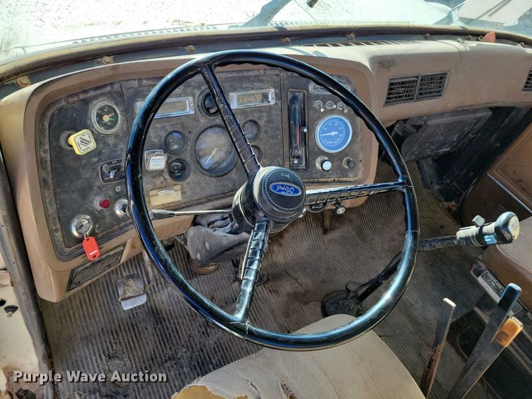 image for item DX6602 1988 Ford L8000 truck cab and chassis